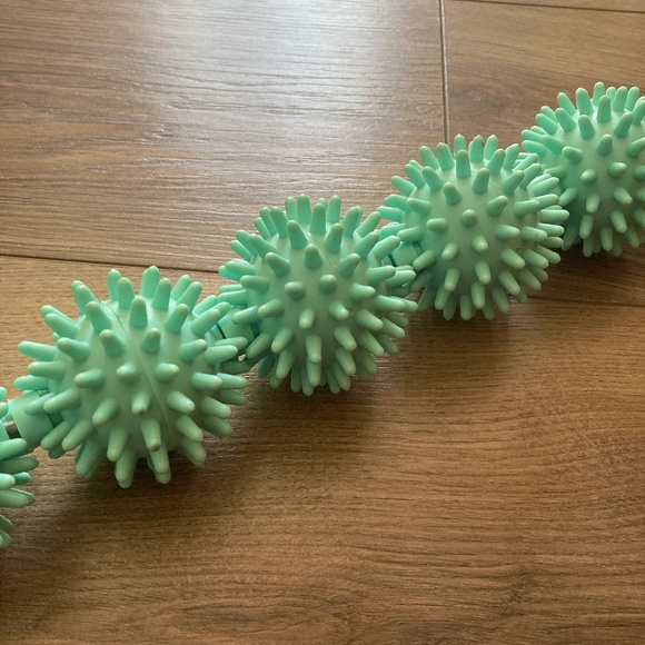 Massage Roller Wand, Acupressure Ball Acupuncture Muscle Therapy Manual Massager - Picture 3 of 3